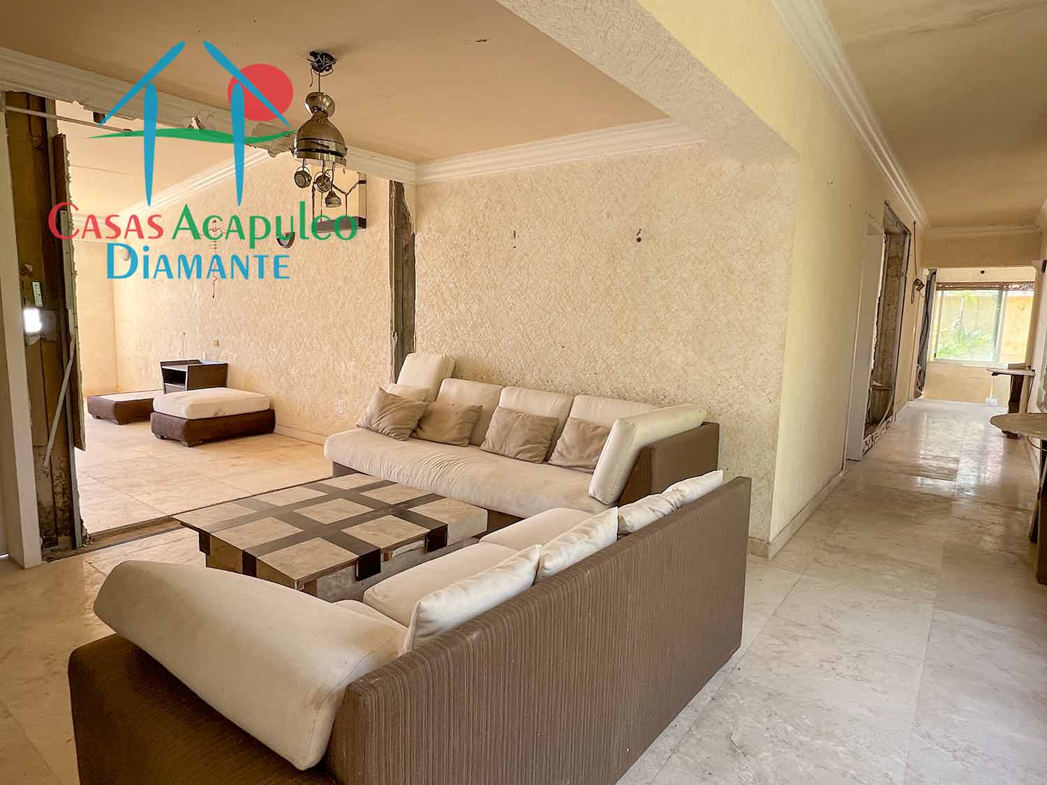 Casa Capadijos - Sala de televisión después de Otis 1